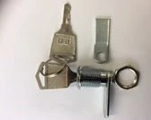 Lock-134 Gent 3260/3400 Paneelin lukituskokoonpano 2 nokkaa