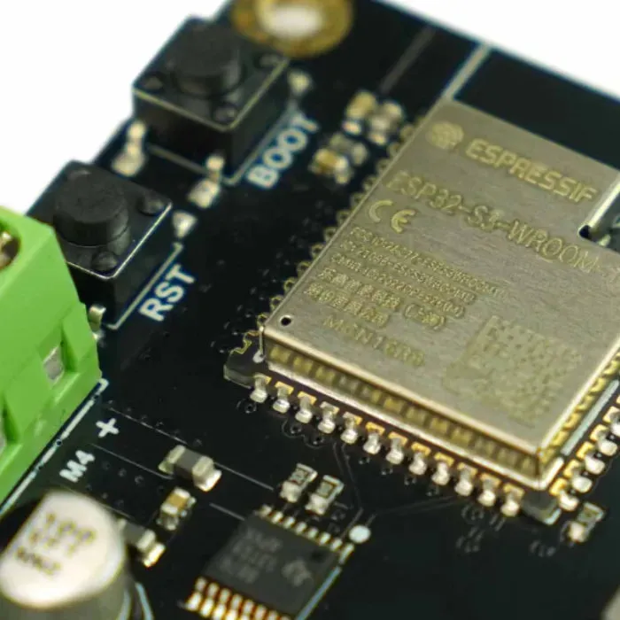 Romeo ESP32-S3 Robotiikkakortti: FPV-kamera & moottoriohjain - DFRobot