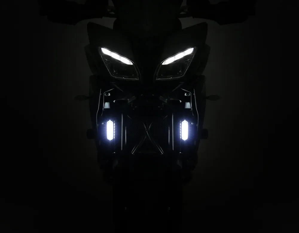 DRL-näkyvyysvalaistussarja offset-kiinnikkeellä - valkoinen tai keltainen DENALI Electronics