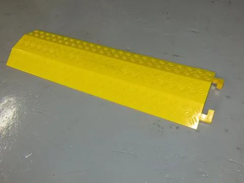 Kaapelisuojausramppi (275 × 40 × 1000 mm)