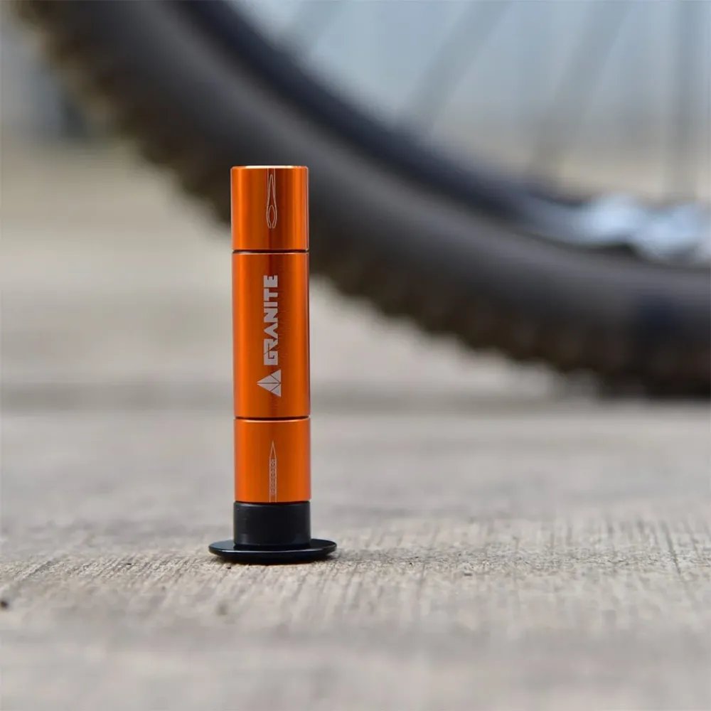GRANITE DESIGN CNC Tubeless ohjaustangon korjaussarja + 4 oranssia tikkua