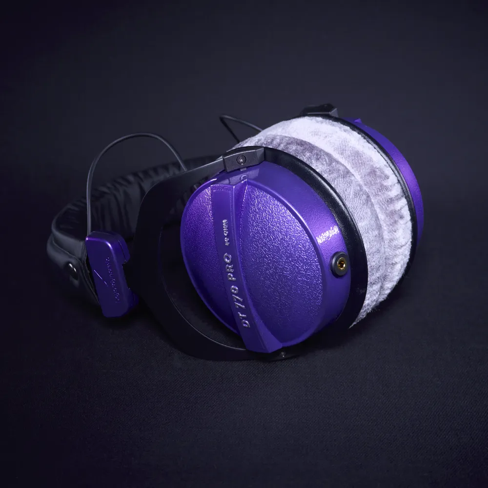 Beyerdynamic DT 770 Pro 250 ohmia – maalattu metallinhohtoinen kupariviimeistely, irrotettava kaapelimodifikaatio Arachne...