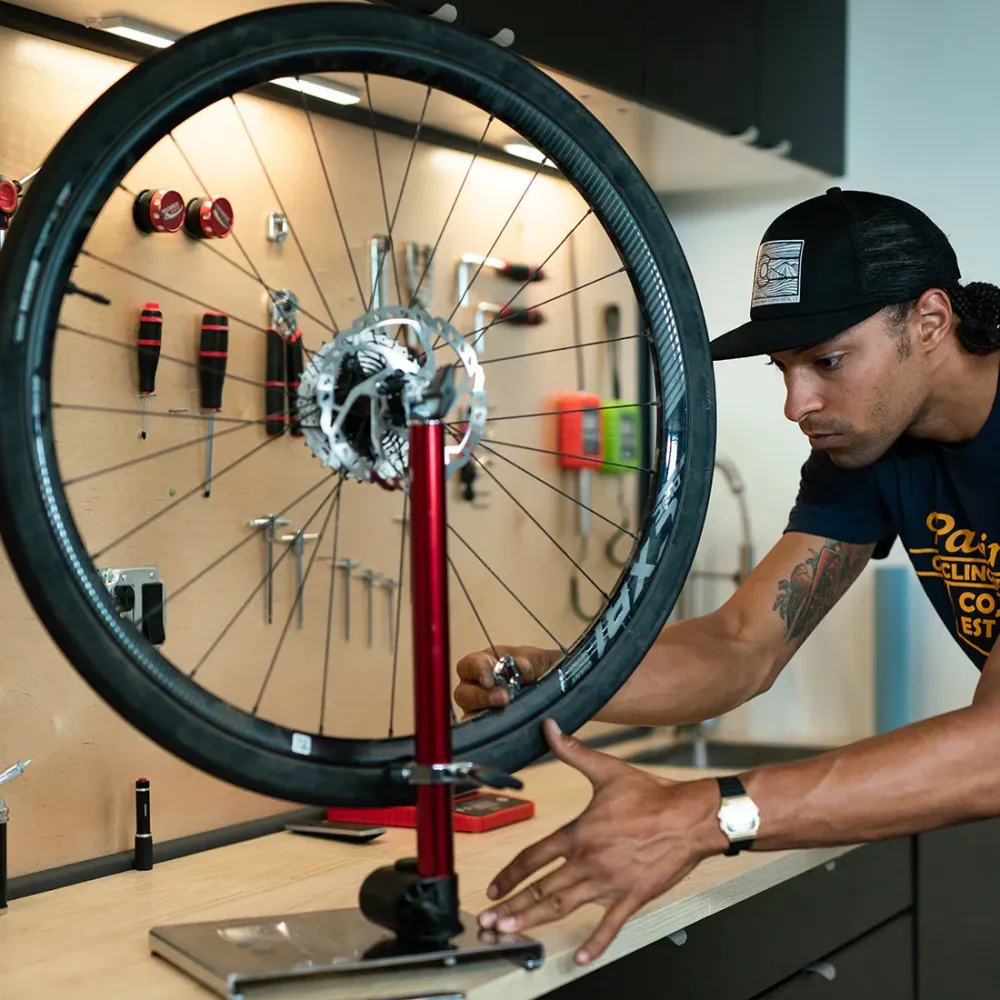 FEEDBACK SPORTS Pro Truing Stand 2.0 pyörän keskitysjärjestelmä