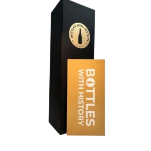 Musta lahjarasia ja onnittelukortti