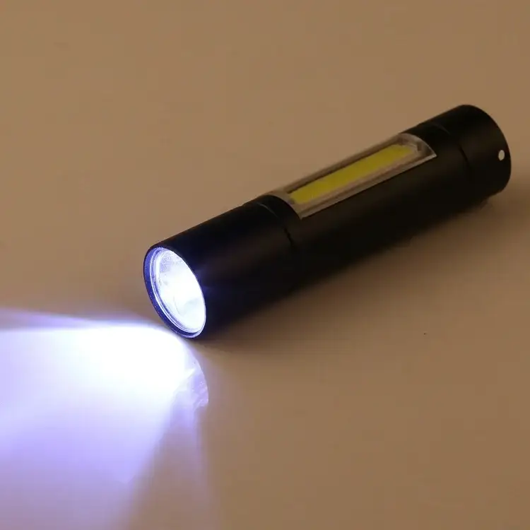 A1 USB-taskulamppu kiinteällä tarkennuksella ja 3 valotilalla