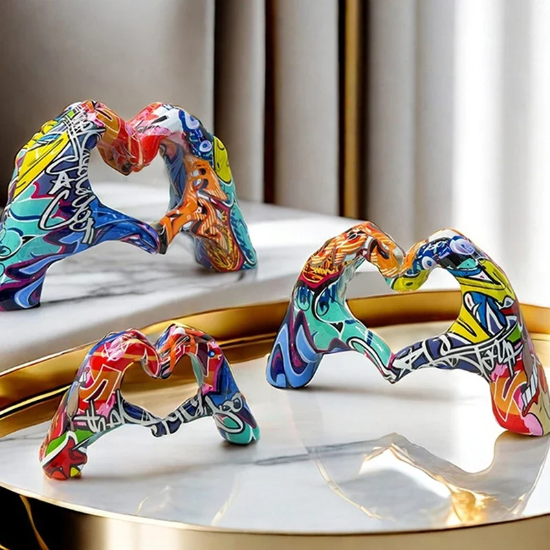 Creative Graffiti Resin Hand Heart Gesture Statue Home Decoration Nordic Heart Shaped Statue Girlfriend Valentine Day Gift