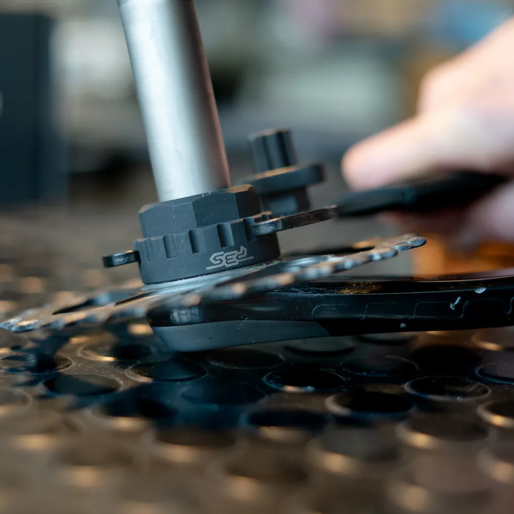 Avain Shimanon ketjupyörälle ja PBS TOOLS 16-spline-vaihteistolle.
