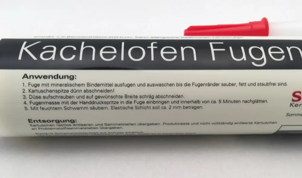 Joustava laasti tapeissa ja laatoitettu liesi patruunassa