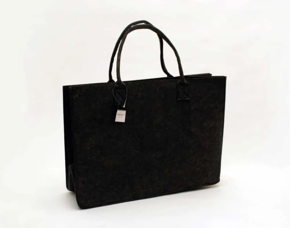 Polkki, joka on valmistettu mustasta huopa 50x35x27cm