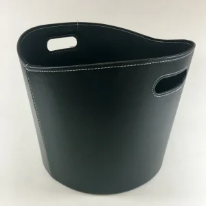 Puinen kori 39 cm mustan synteettisen nahan ympärillä sisätiloissa