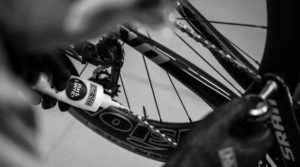 Ketjun voiteluaine MUC-OFF DARK MATTER BICYCLE CHAIN WAX (50 ml)