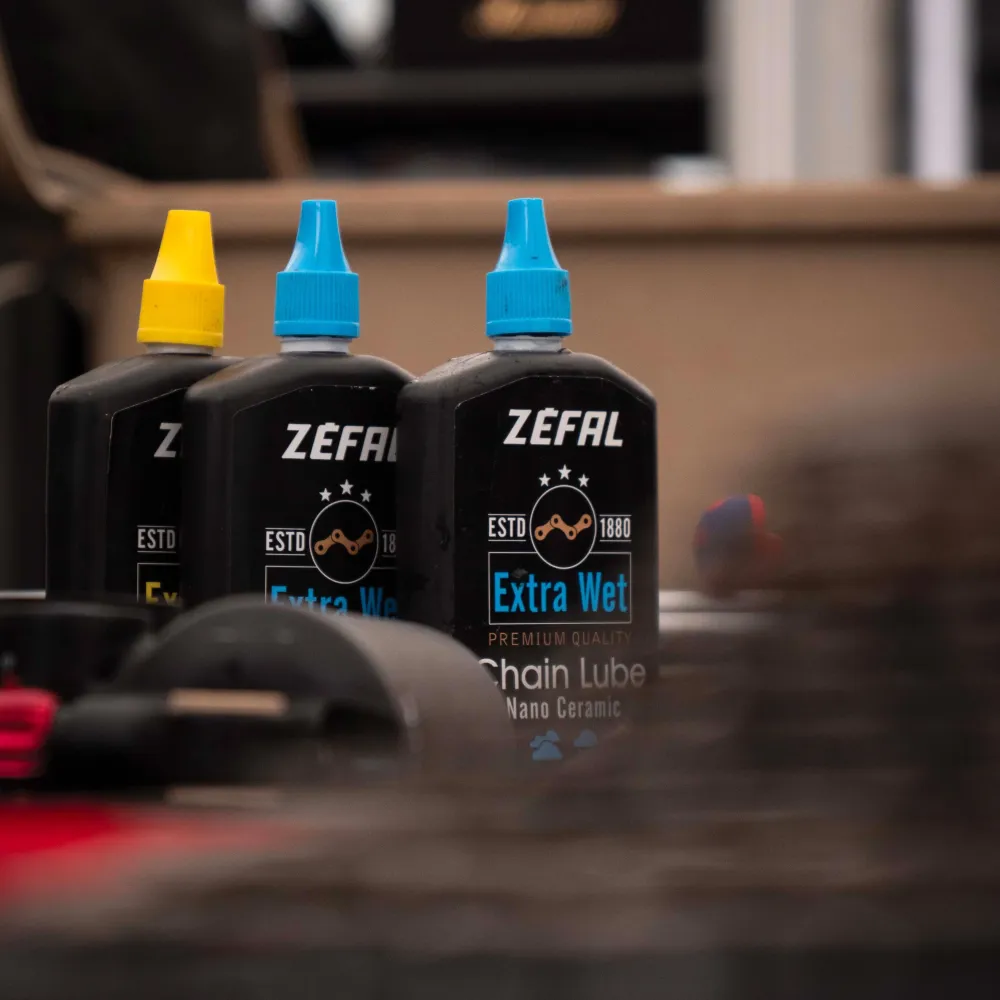 ZEFAL EXTRA WET LUBE Keraaminen ketjuvoiteluaine - Kaikki olosuhteet (120 ml)